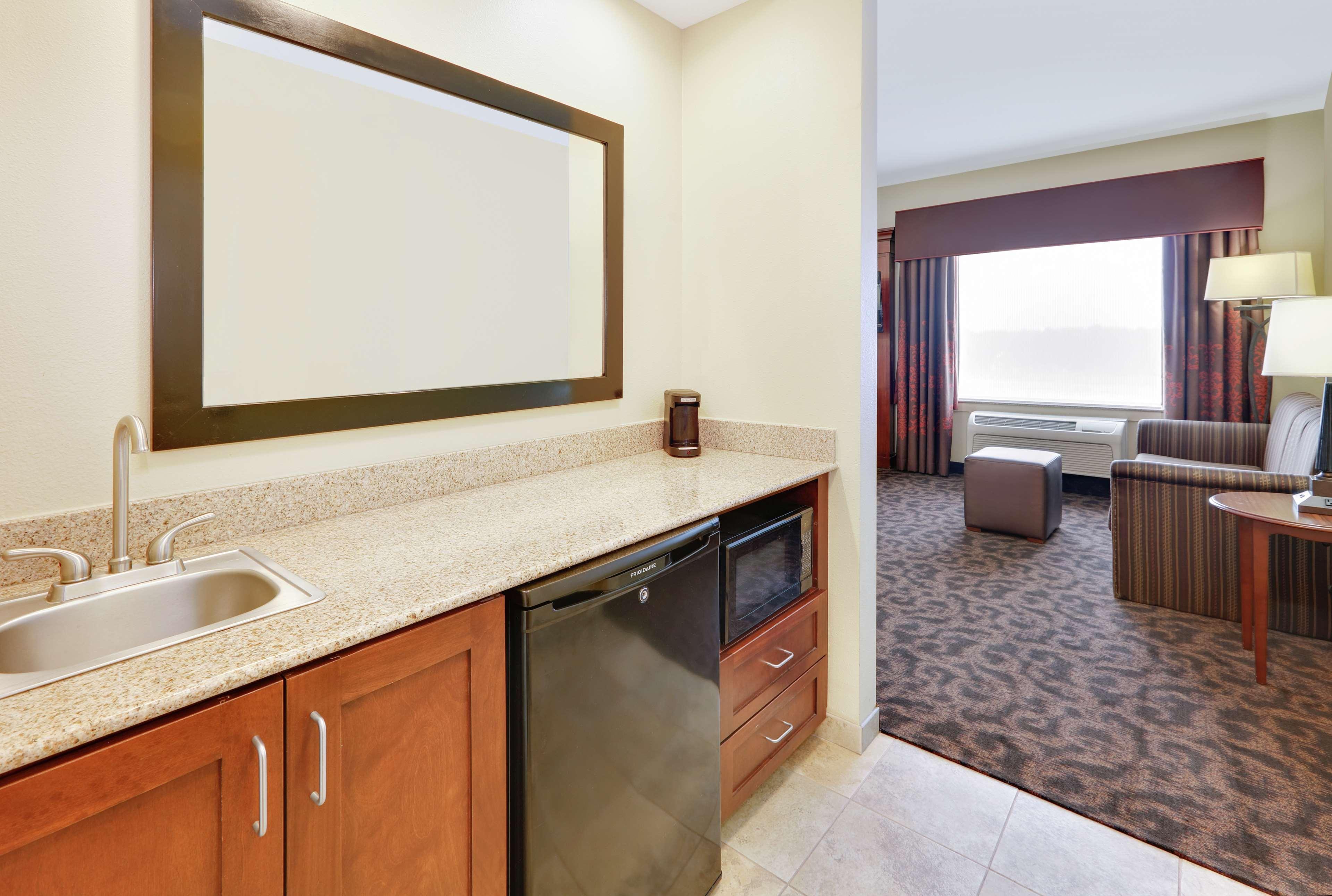 Hampton Inn & Suites Fort Worth/Форест-Хилл Экстерьер фото