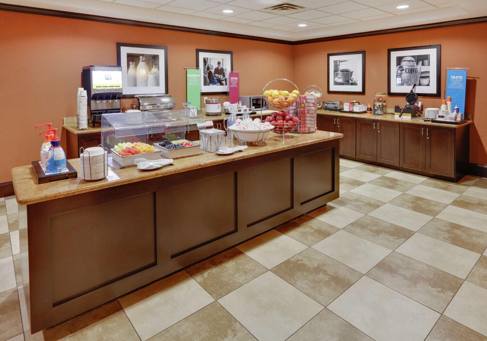Hampton Inn & Suites Fort Worth/Форест-Хилл Экстерьер фото