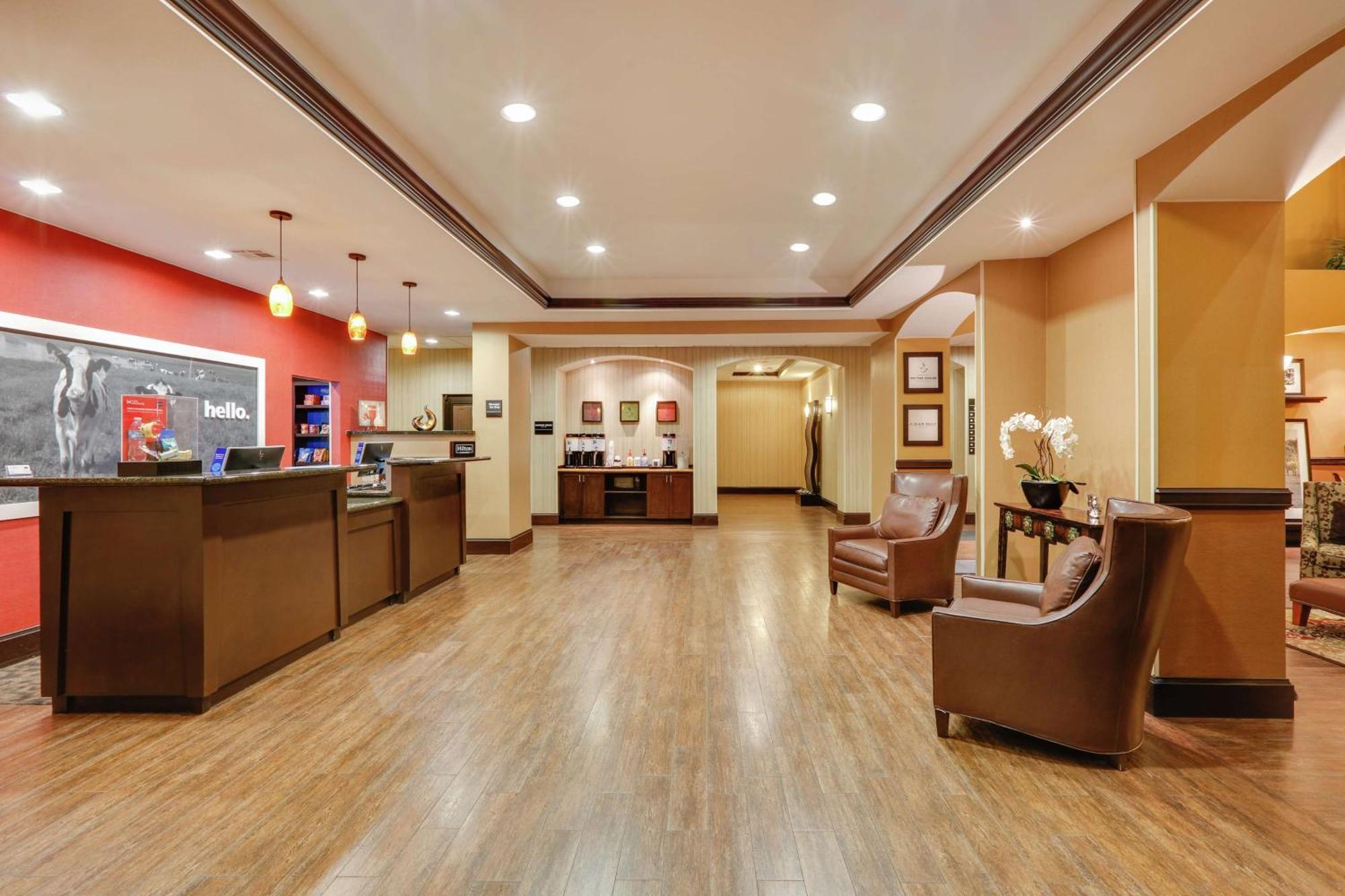Hampton Inn & Suites Fort Worth/Форест-Хилл Экстерьер фото