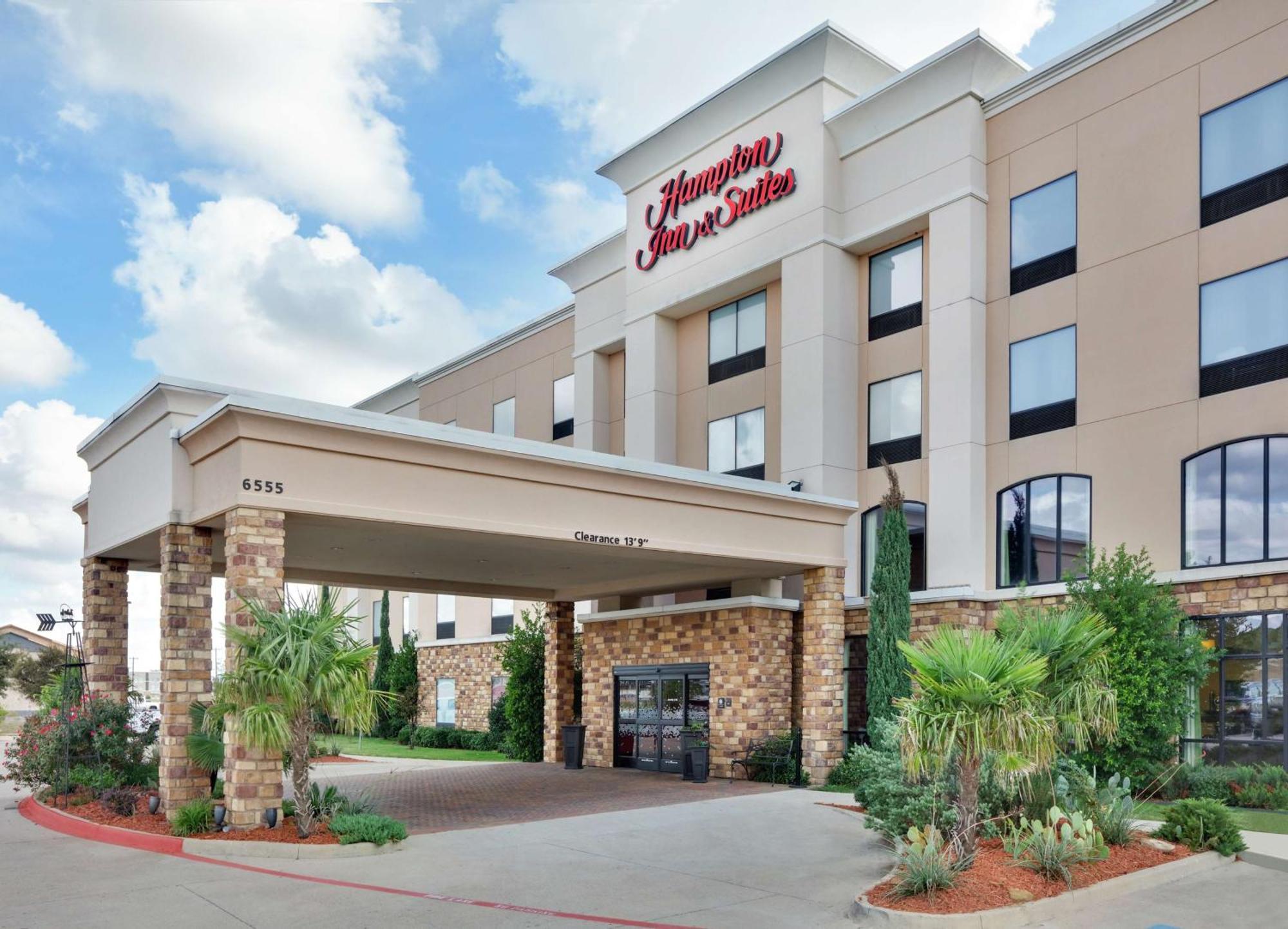 Hampton Inn & Suites Fort Worth/Форест-Хилл Экстерьер фото