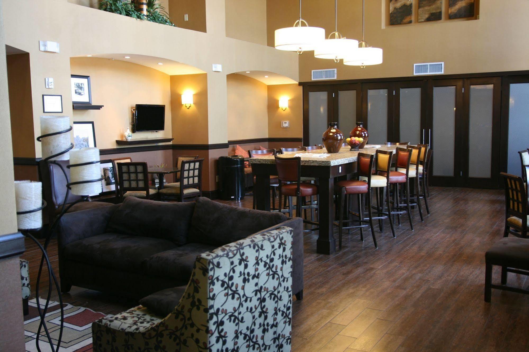 Hampton Inn & Suites Fort Worth/Форест-Хилл Экстерьер фото