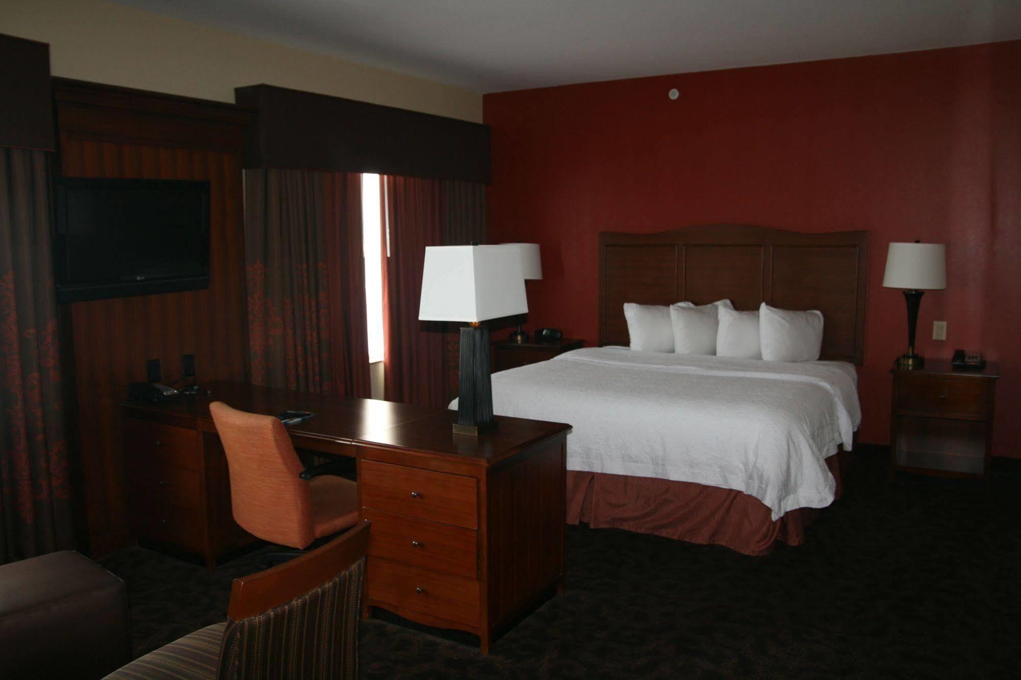 Hampton Inn & Suites Fort Worth/Форест-Хилл Экстерьер фото