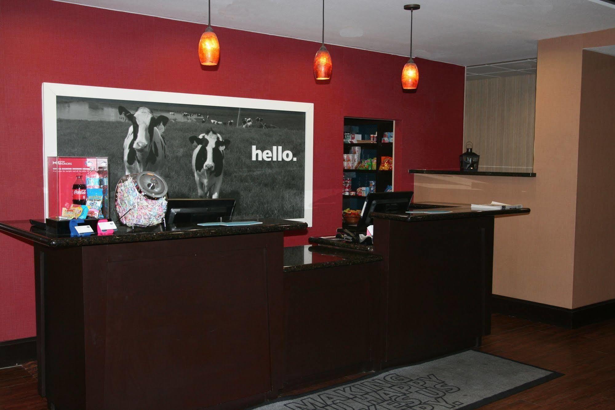 Hampton Inn & Suites Fort Worth/Форест-Хилл Экстерьер фото
