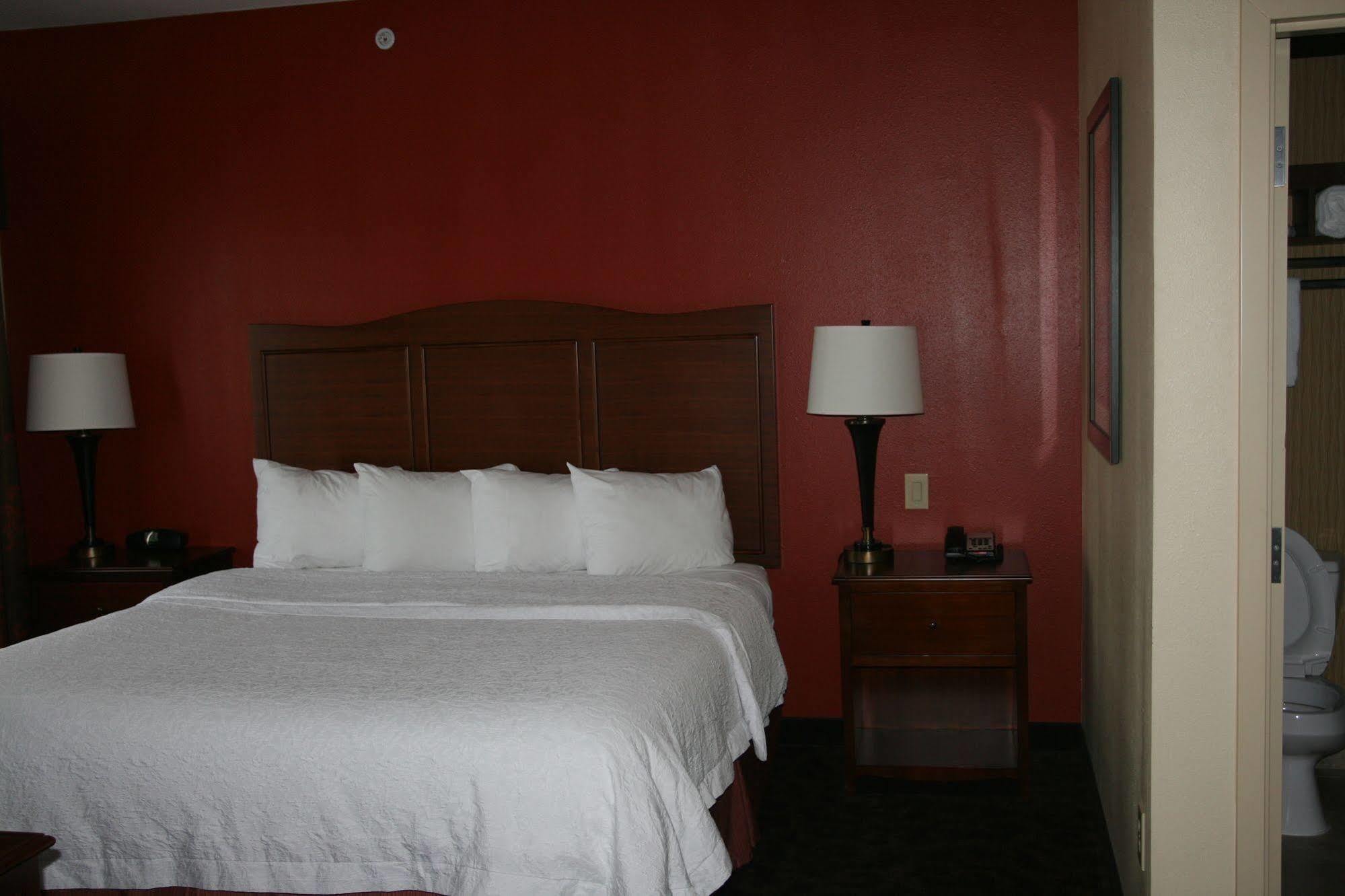 Hampton Inn & Suites Fort Worth/Форест-Хилл Экстерьер фото